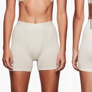 SKIMS Cotton Rib Boxer Shorts in Bone